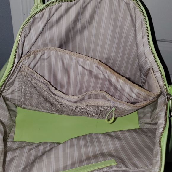 Lululemon Vinyasa to Vino Bag - Picture 12 of 14